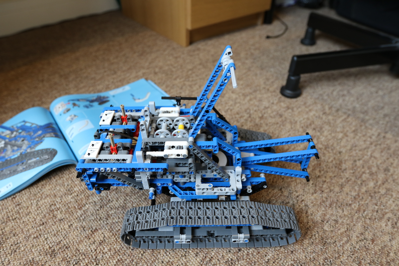 Illustration for article titled Lego Technic Crawler Crane: The Oppo Review